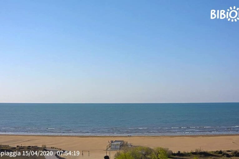 BIBIONE - Una maxi spiaggia immersa nel verde